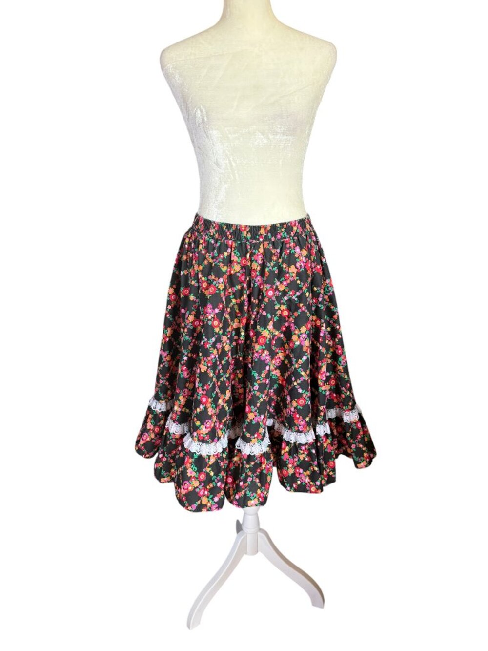 Malco Modes women's vintage western square dancing skirt ruffled lace trim